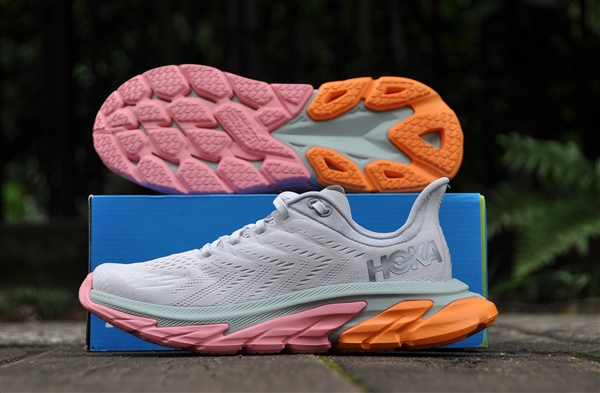 《特価！》【極美品】HOKA  ONE ONE ホカオネオネ クリフトン エッジ