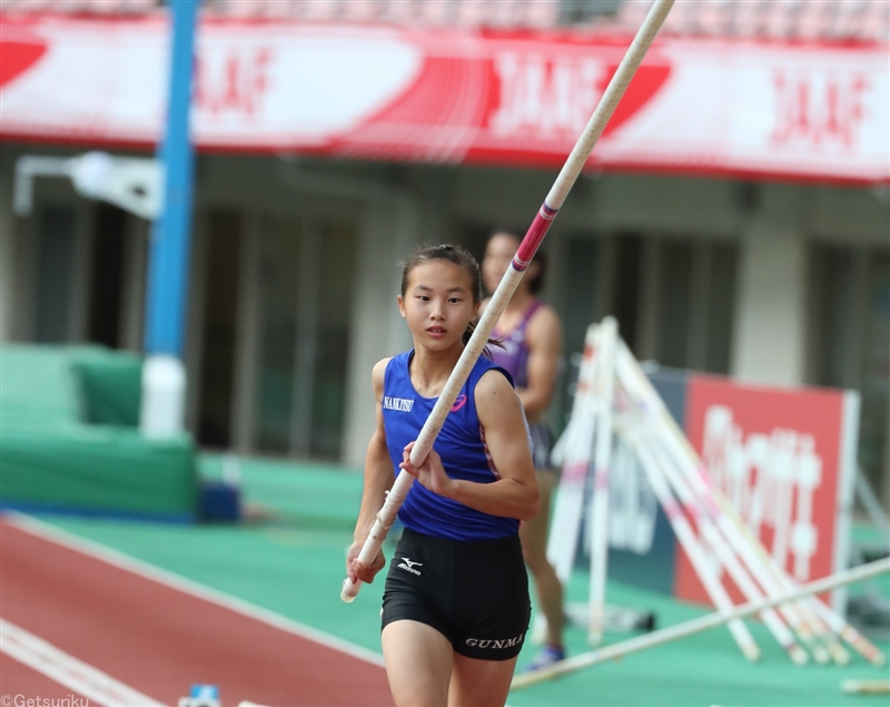 棒高跳び 女子中学生 棒高跳】中学生の柳川美空が中学最高記録３ｍ90で６位入賞／日本 ...