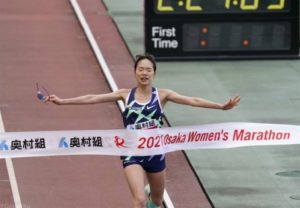 一山麻緒が体調不良から急仕上げでセカンド記録日本最高！五輪へ「最高の準備を」／大阪国際女子マラソン