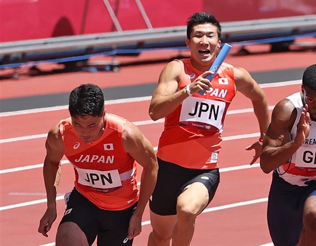 男子4継「安全バトン」で予選突破！今日決勝、メダルへ「ベストレースを」（山縣）「バトン攻める」（桐生）