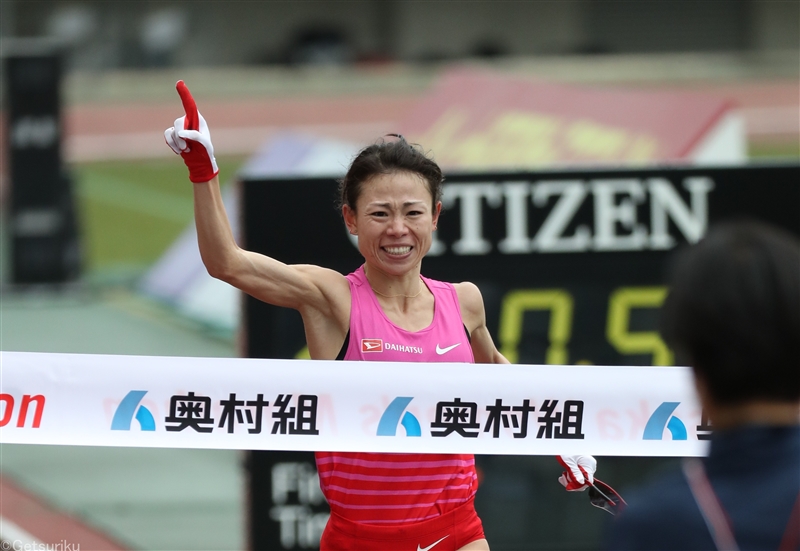 松田瑞生が世界への快走 日本歴代5位で3度目Vも涙「悔しい」／大阪国際女子マラソン