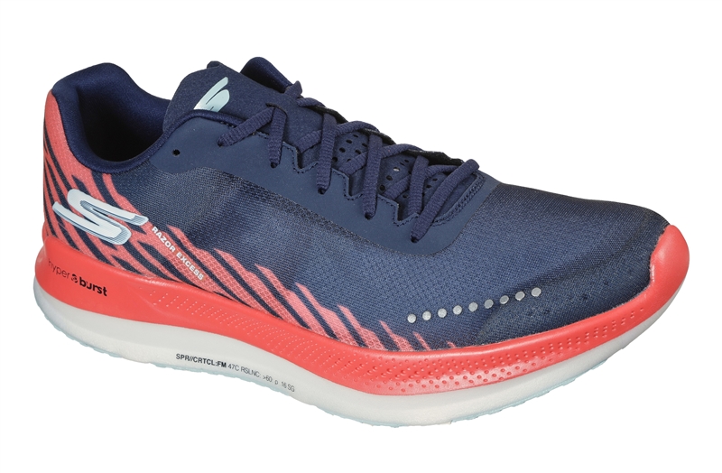 【プレゼント】軽量かつクッション性と反発性に優れたランニングシューズ「Skechers GOrun Razor Excess™」／2022年5月号