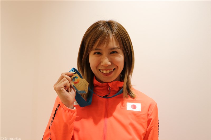 走幅跳・秦澄美鈴が金メダル手に凱旋「初めてのメダルうれしい」屋外で日本記録に「近づけそう」