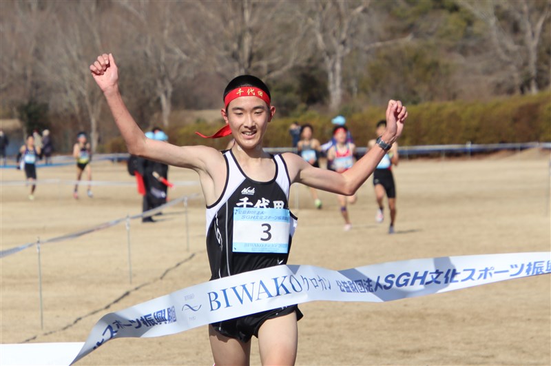 3年男子は土間董哉が現コース最速タイで優勝 女子は個人初全国出場の木村真桜がV／全中クロカン