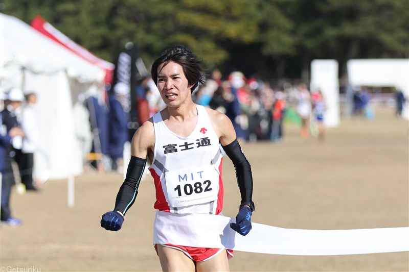 塩尻和也が終盤独走してシニア男子快勝！三浦龍司との3000ｍ障害五輪代表対決を制す／日本選手権クロカン