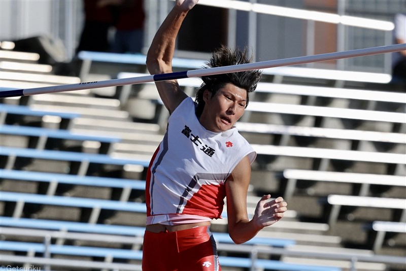 棒高跳・江島雅紀が5m50で自身、国際大会初優勝飾る 東京五輪代表、22年6月に大ケガ