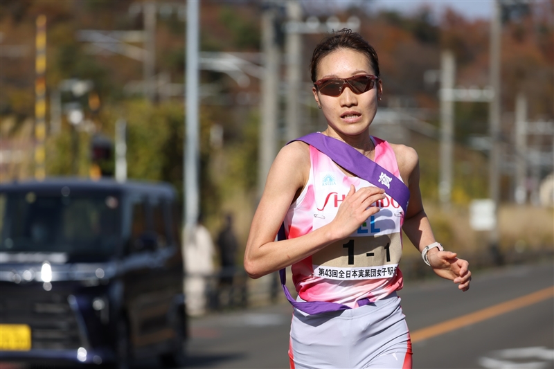 資生堂・五島莉乃が1区区間新の快走！連覇へ向けて好発進／クイーンズ駅伝