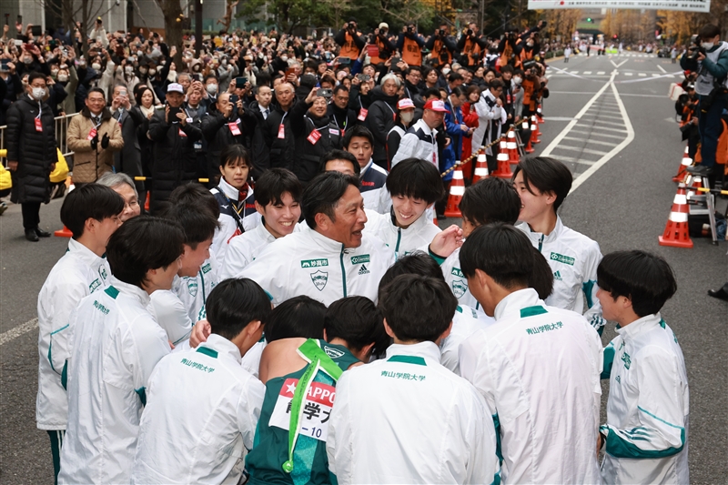 指揮官の声 青学大・原晋監督「準優勝でいいよと伝えた」駒大・藤田敦史監督「このままでは終われない」／箱根駅伝