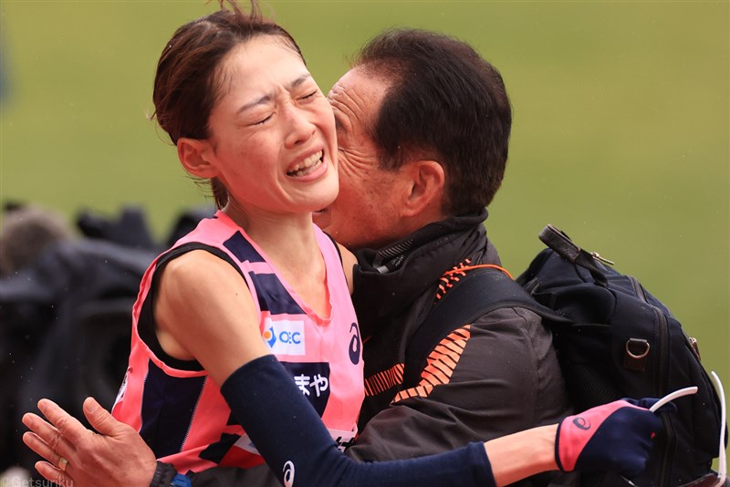 前田穂南2時間18分59秒で連続オリンピアンへの道開く 目標の「アレ」を達成「日本新を狙っていたのですごくうれしい」／大阪国際女子マラソン