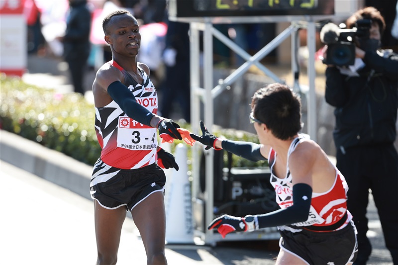 トヨタ自動車が首位キープ！U20世界選手権銀のフェリックスが力走 Honda・ヴィンセントが40秒差に迫る／ニューイヤー駅伝