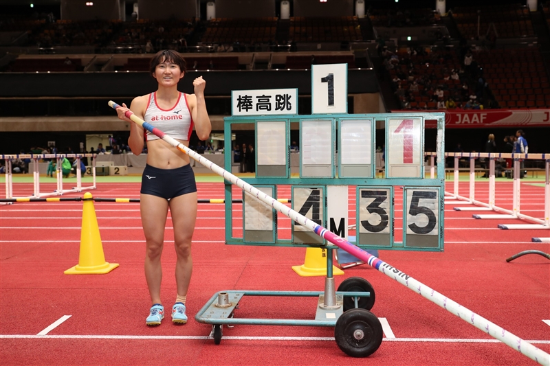 棒高跳・諸田実咲 2つ目の日本新4m35で4連覇！五輪に向け「安定して4m40以上を跳びたい」／日本選手権室内