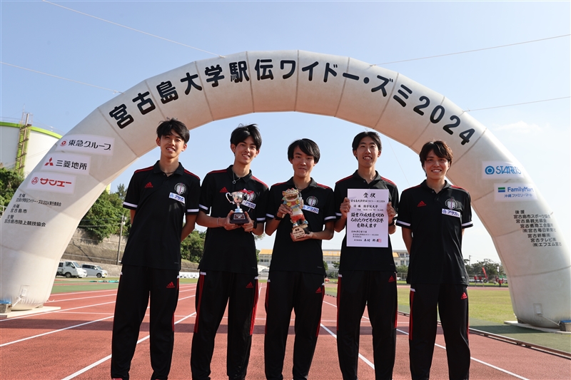 國學院大が強さ見せV ゲーム主将の佐藤快成「ラストイヤー、全部勝ちたい」山口コーチ「先手必勝で力を発揮」／宮古島大学駅伝