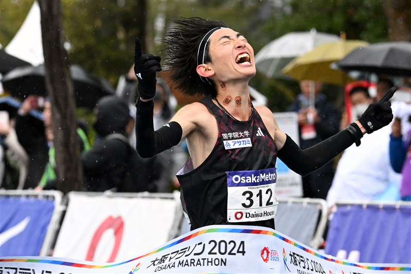 「ここが自分の最高地点じゃない」2時間6分18秒！衝撃の初マラソン初V飾った國學院大・平林清澄 世界へ意欲／大阪マラソン