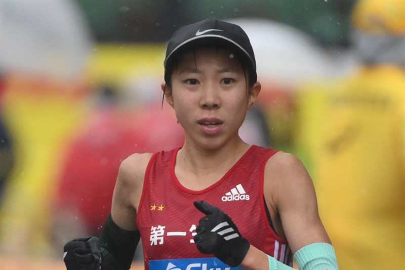 パリ五輪マラソン代表の鈴木優花が3000mで9分32秒41「ここから頑張ります」