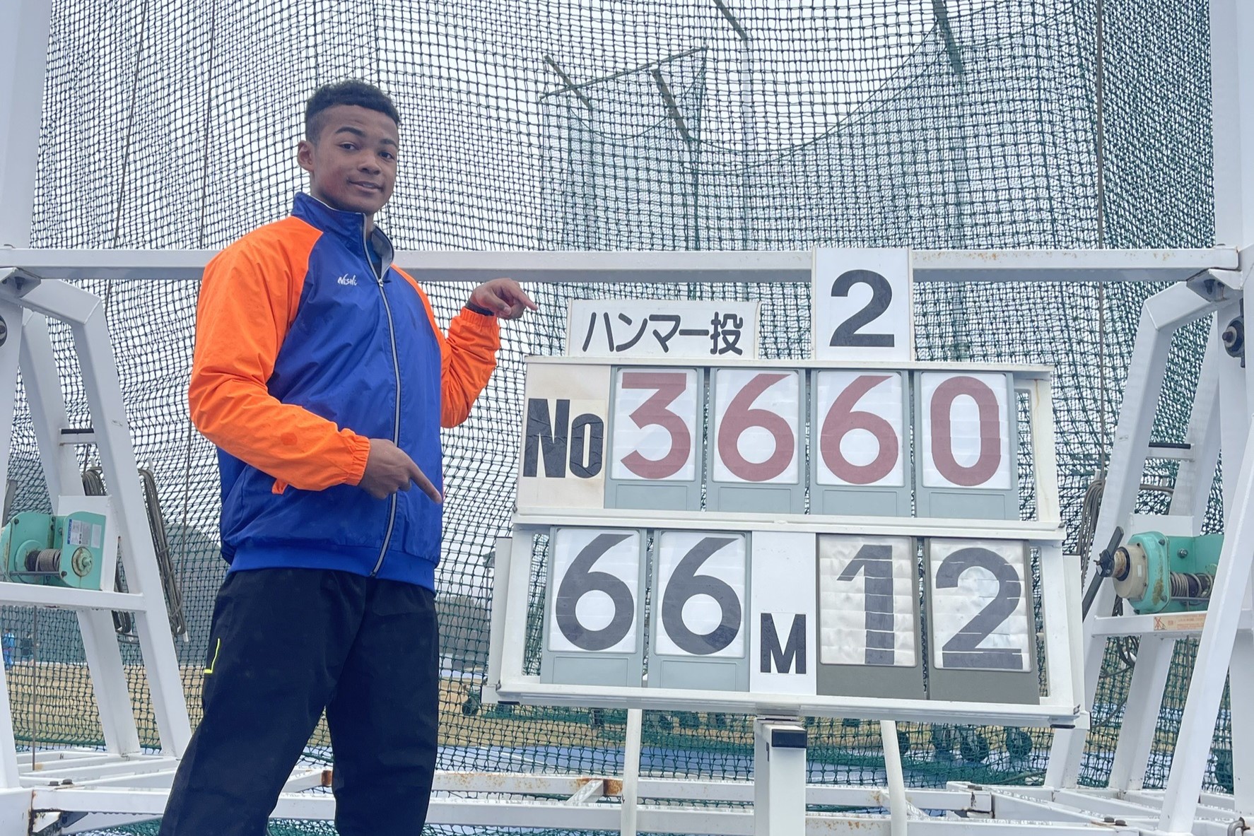 【男子ハンマー投】アツオビン・アンドリュウ（花園高2）66m12＝高2最高