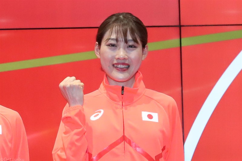 パリ五輪女子マラソン代表・前田穂南が阪神タイガースの始球式に登場！「これからも応援させてもらいます」