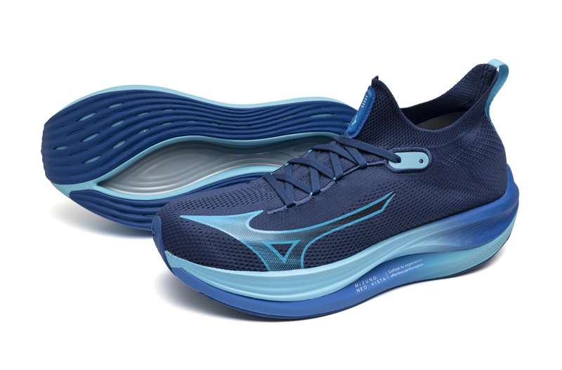 ミズノのスピードランナー向け厚底シューズ「MIZUNO NEO VISTA」が6月14日から発売