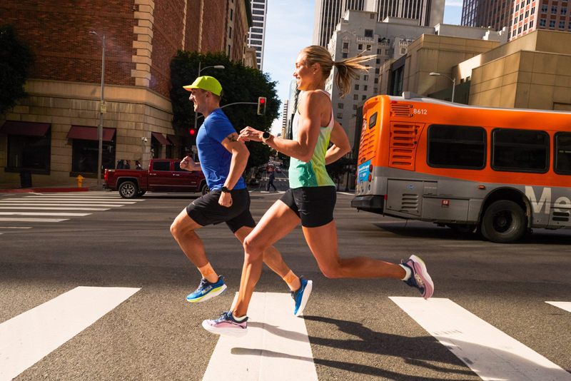 HOKAから2024年秋冬モデルの新作ランニングシューズ「SKYFLOW」が7月1日より発売！