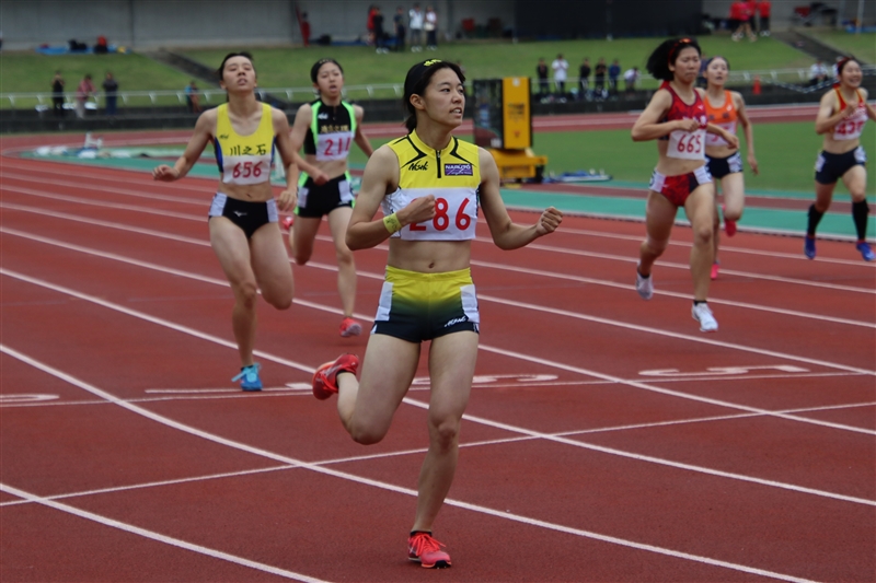 400m長町碧泉が9年ぶり大会新の54秒56！「スピード上がった」男子4継・四学香川西が40秒23／IH四国
