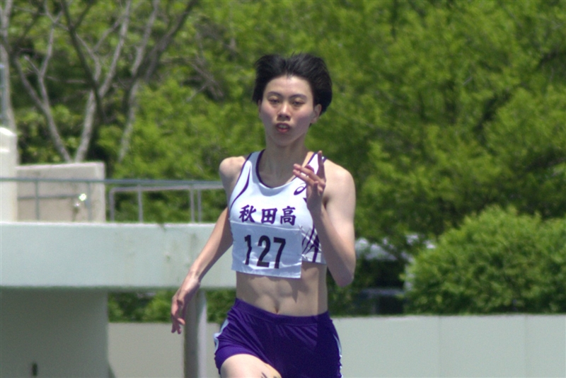 鈴木希実が100m、200m、4×400mRで3冠 200m・塩原大駕が22秒10でV 5000mは秋田工勢が躍動／IH秋田県大会