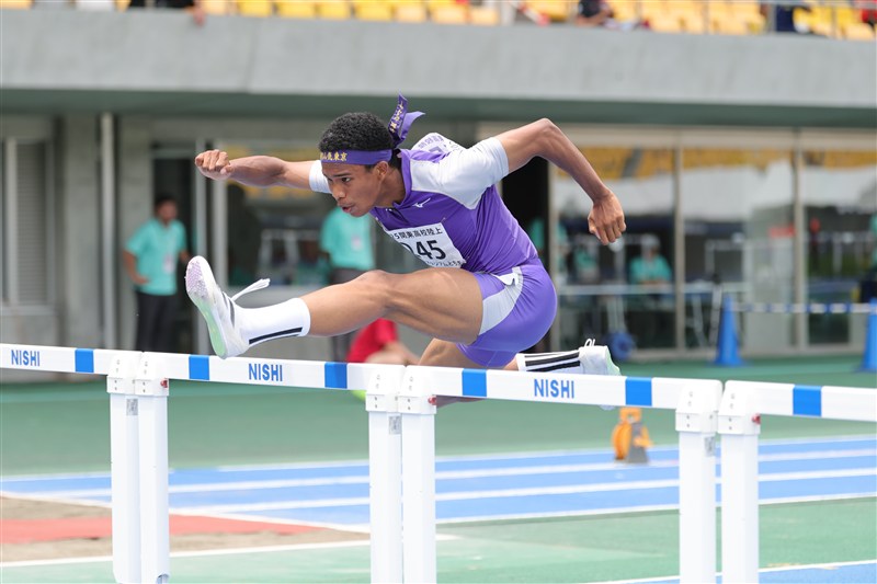 古賀ジェレミーが110mH13秒58で自らの高校記録を0.01秒更新！ 14時05分から決勝へ／IH南関東