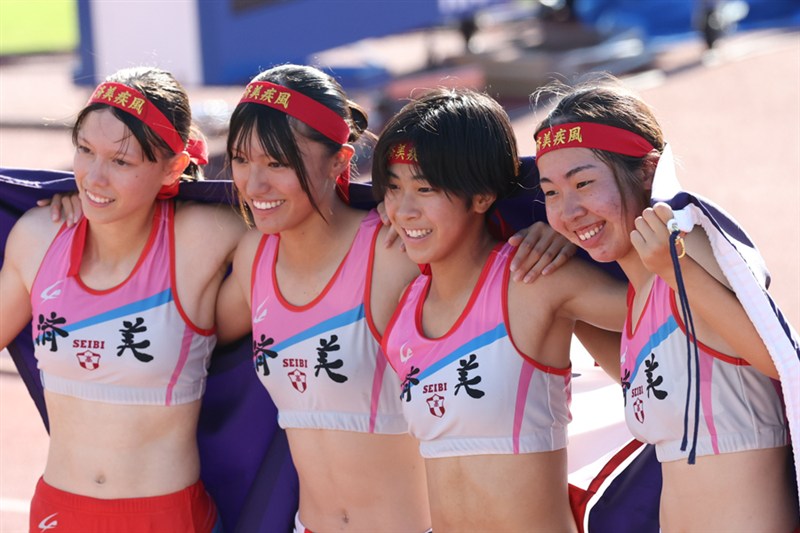 岐阜・済美が女子4×400mR悲願のV 学校別歴代7位の3分40秒00で独走「最高の舞台で優勝できた」／広島IH