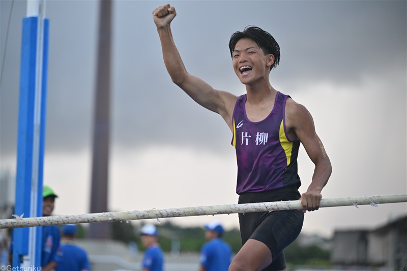 チームメイト対決の男子棒高跳 大森蒼以が5m05の大会新V 片柳中3連覇達成／沖縄全中