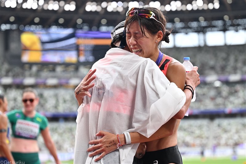 20km競歩・藤井菜々子が銅メダルの快挙「金メダルへの一歩を踏み出せた」恩師急逝、喪章胸に日本新／東京世界陸上