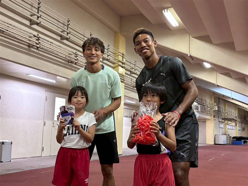 サニブラウンと橋岡優輝が宮崎で合宿スタート！子どもたちと交流で世界陸上へ刺激