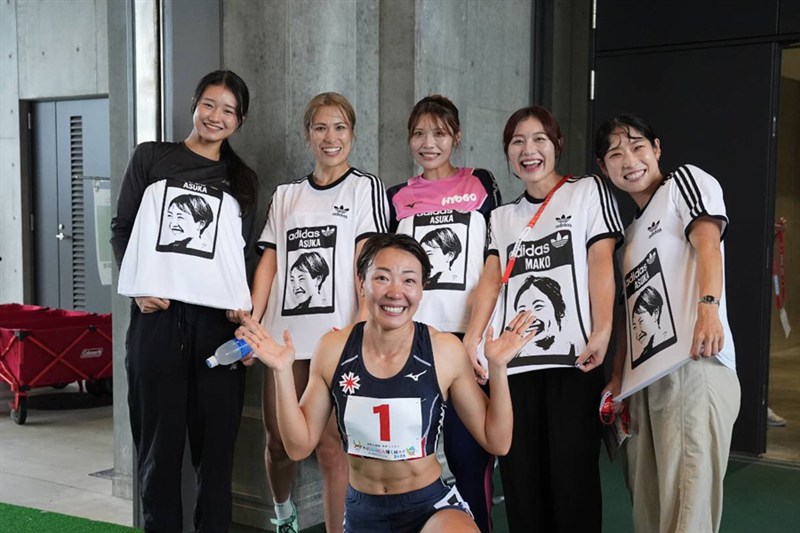ドッキリ大成功！寺田明日香の元に福部真子、中島ひとみ、田中佑美、青木益未「実感湧かない」と涙／滋賀国スポ
