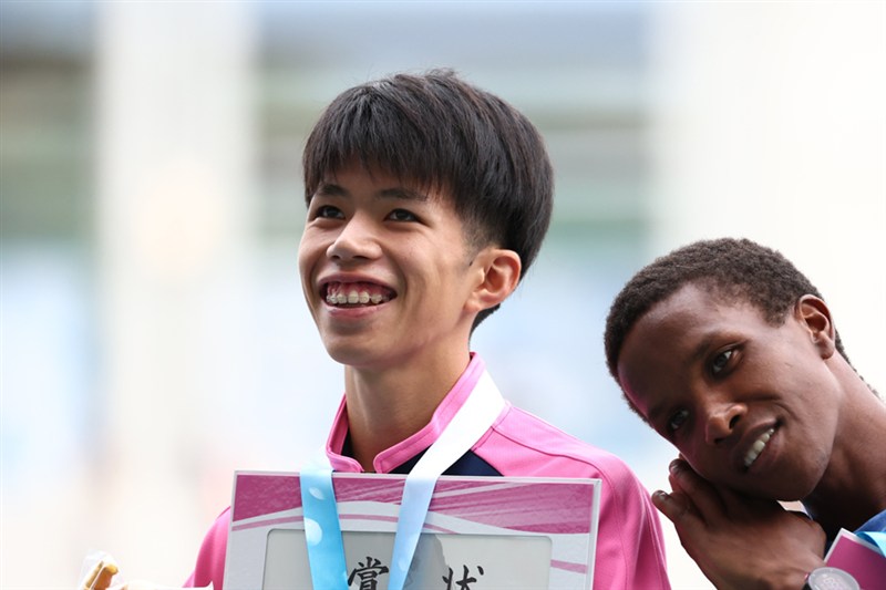 男子5000m・新妻遼己がIHに続く栄冠 三段跳・髙島真織子、ハンマー投・村上来花は大会新で貫禄勝ち／滋賀国スポ