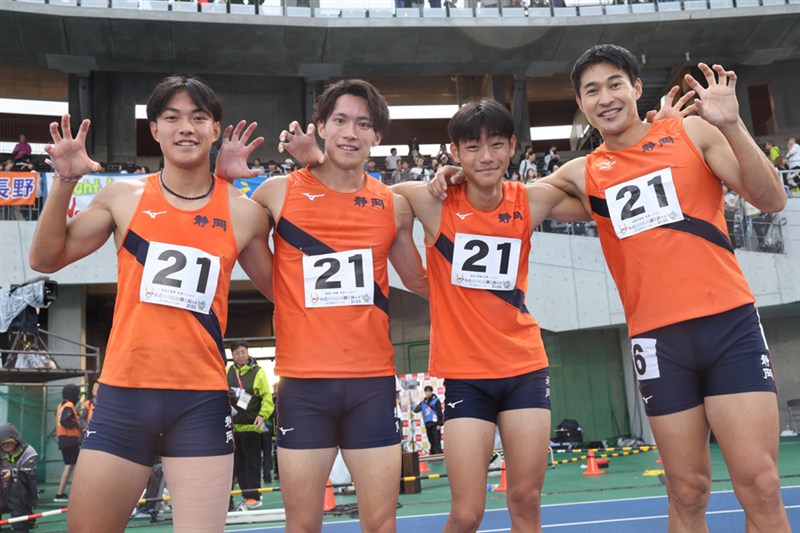 男女リレーで大会新！飯塚、御家瀬らが高校生とバトン 100m清水空跳は雨で10秒19／滋賀国スポ