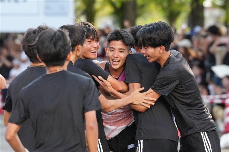 國學院大が初の2連覇！ 混戦予想にも主将・上原琉翔「自分たちのレースをするだけだった」／出雲駅伝