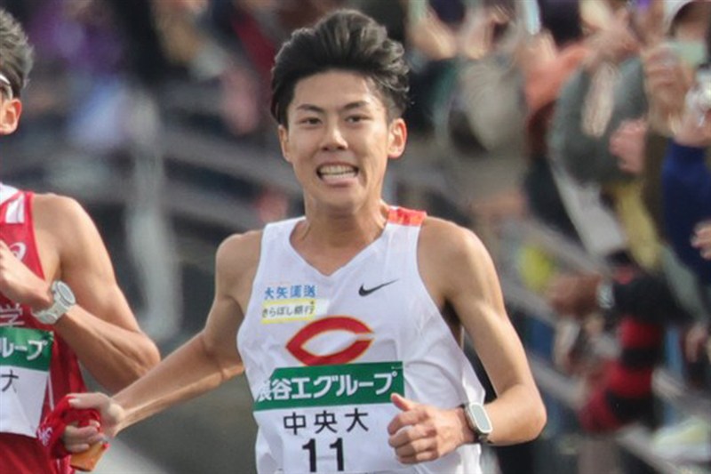 スパート合戦の2区は中大がトップ！ 帝京大が1秒差で2位、駒大が3位 國學院大と青学大遅れる／全日本大学駅伝