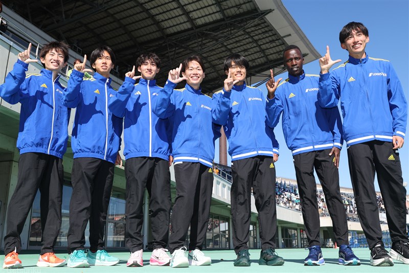 ロジスティードが初の東日本王者に！流れ作った3区・四釜「名前負けしない」アンカー・平林「ワクワクした」／東日本実業団駅伝