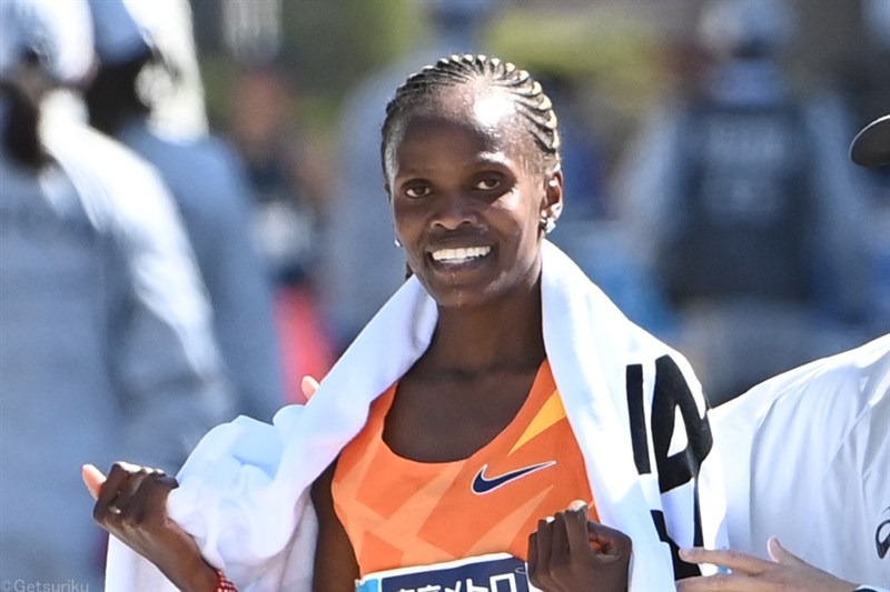 コスゲイ 中国国内最高タイムの2時間16分36秒で圧勝！男子はメンゲシャがV／上海マラソン