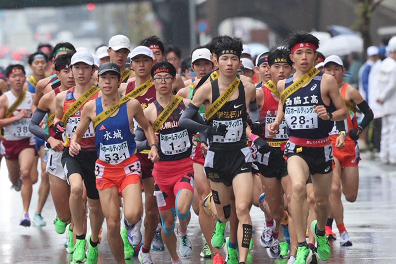 学法石川が県勢初の制覇 2位・仙台育英まで2時間1分切り 集団転校の鳥取城北が4位、拓大一が東京30年ぶり入賞／全国高校駅伝・男子