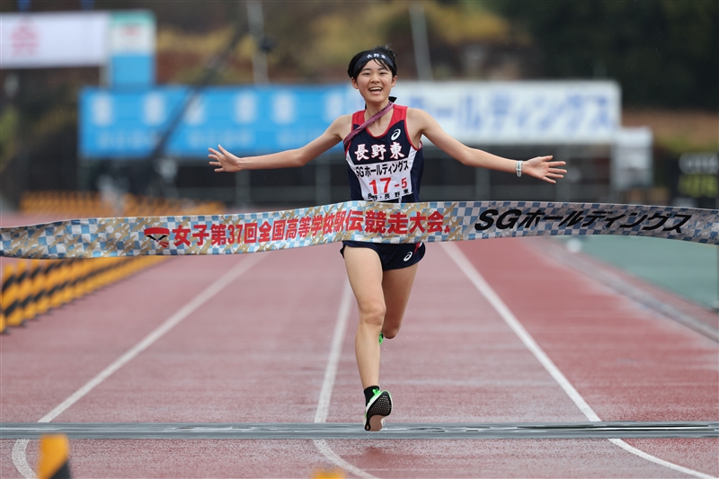 長野東が高校歴代2位でV2「1年間目標にやってきた」3区・真柴が圧巻区間新／全国高校駅伝・女子