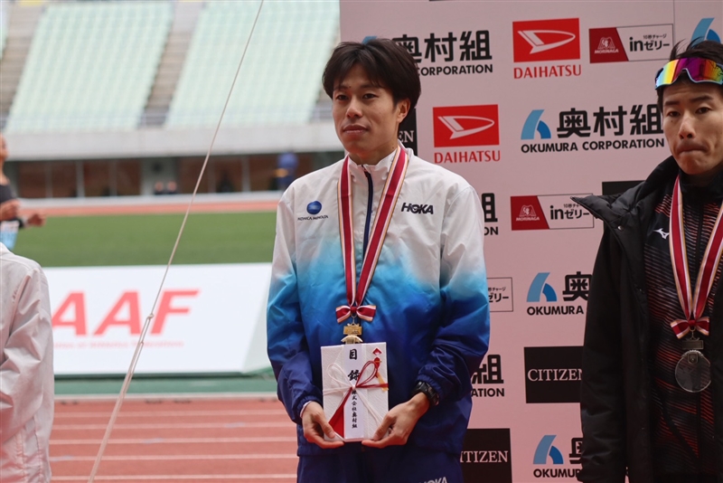 男子は平山大雅が1時間0分52秒の大会新で制す 女子は吉川がV／大阪ハーフマラソン