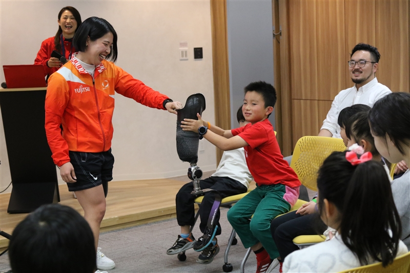 日本記録保持者・兎澤朋美が子どもたちにパラスポーツを伝える「広めて知ってもらいたい」