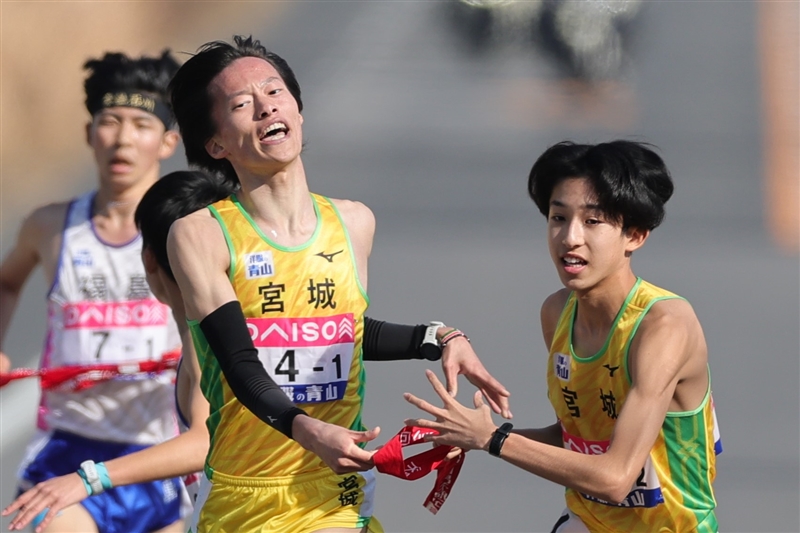 超ハイペースの1区は宮城・鈴木大翔が驚異的区間新の19分06秒！ 「虎視眈々と狙えた」 福島・増子陽太が2秒差／都道府県男子駅伝