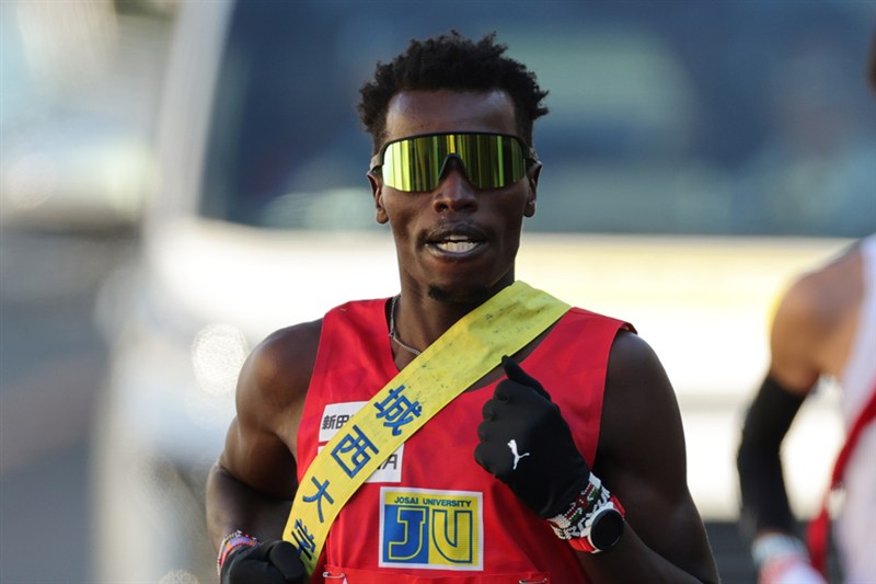 2区は城西大がトップ中継 ヴィクター・キムタイが区間新記録！ 中大、早大が続き、國學院大は後退／箱根駅伝