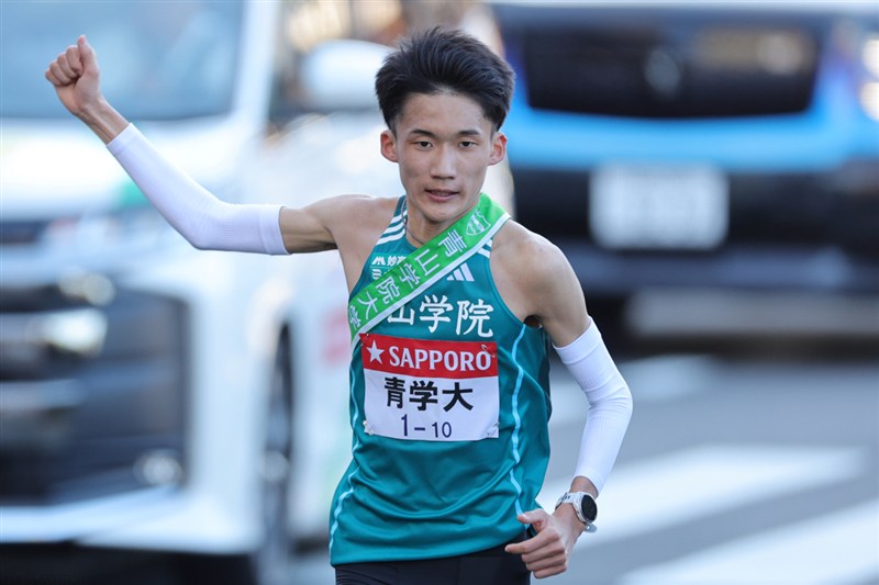 青学大が盤石リレーで2度目のV3！ 8区・塩出翔太、9区・佐藤有一の区間賞でリード 新たな黄金時代へ／箱根駅伝