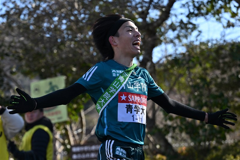 青学大が往路V3「100点満点」序盤遅れるも巻き返し5区・黒田朝日で大逆転／箱根駅伝