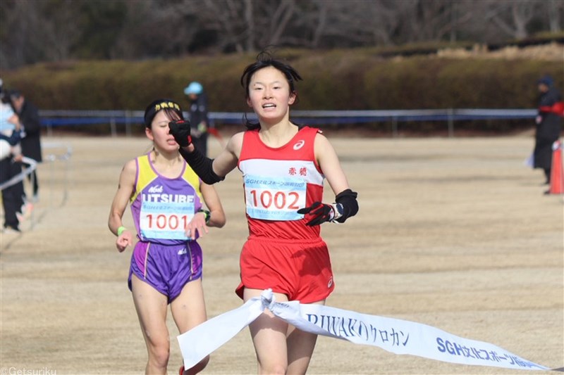 最後まで白熱したU17女子は原梨珠がV「全中で負けて、クロカンでは絶対勝ちたかった」／BIWAKOクロカン
