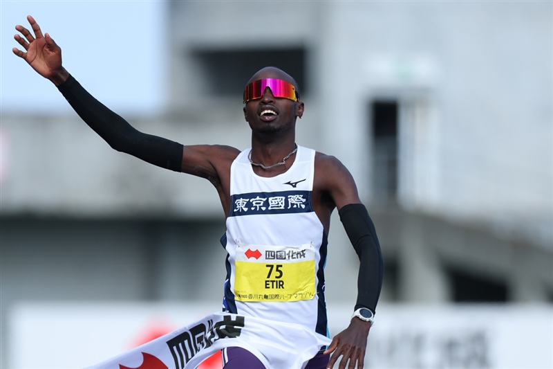 エティーリが学生新59分07秒でV！日本人トップ・荻久保は日本歴代8位タイ 女子は小林香菜が日本人1位／丸亀ハーフ