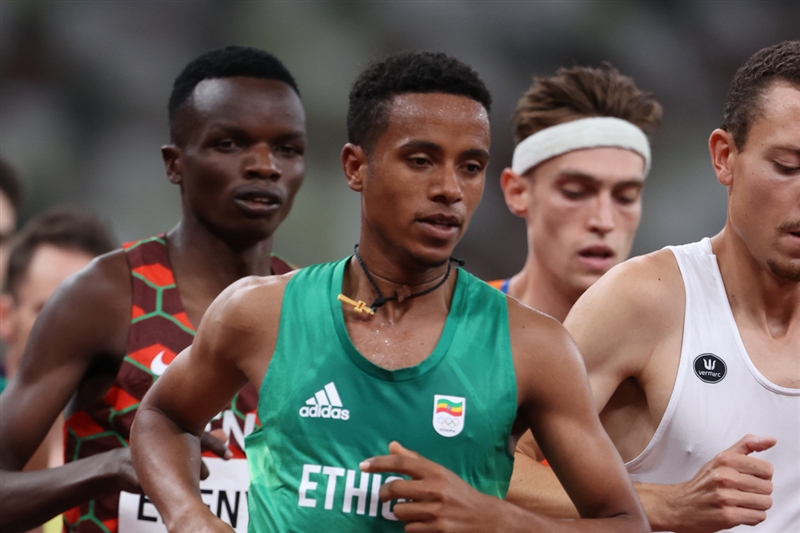 初マラソンのメラクが2時間4分00秒で優勝！ 30km過ぎに仕掛ける／ドバイマラソン