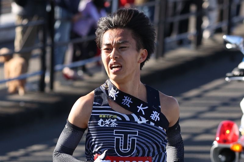 コニカミノルタ・佐藤真優が1時間31分51秒で快勝！創価大・黒田陽向が学生トップの2位／熊日30キロロード