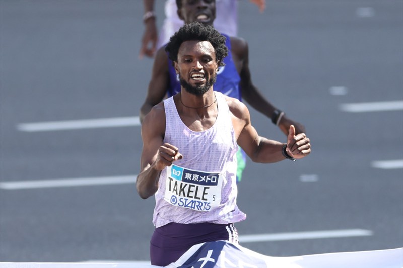 23歳タケレが堂々2連覇！狙いすましたラストスパートいい競り合いができた」／東京マラソン