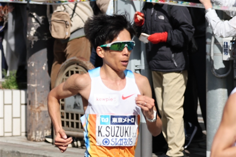 日本人2番手は鈴木健吾 終盤は大迫と競り合う「タフだったけど粘りのレースは見せられた」／東京マラソン